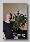 152  Charlene Marietti with her Best in Show plant of Nematanthus corticola  [PDS]
